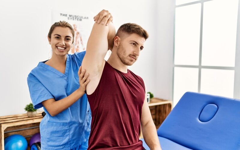 Operacja zastępcza w chirurgii ręki – kiedy się ją wykonuje i jak pomaga w przywróceniu sprawności?